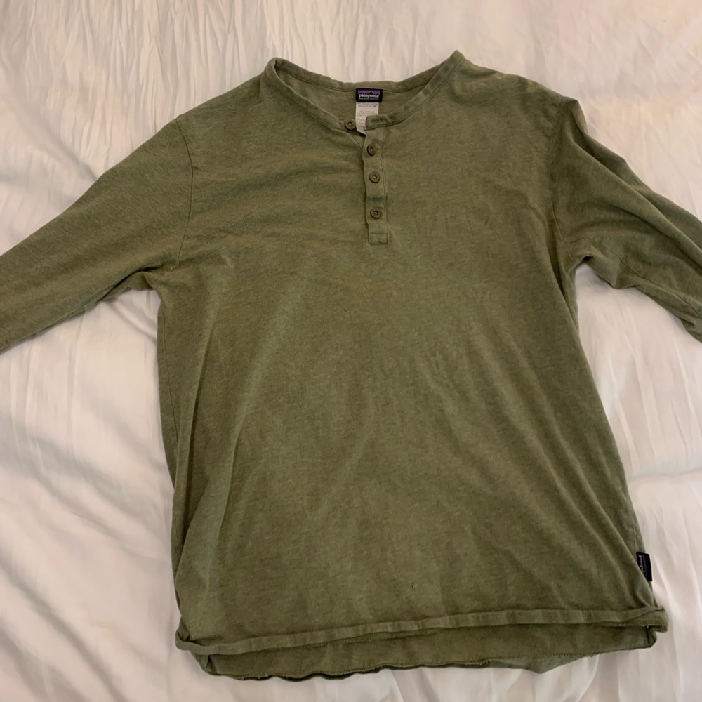 Patagonia medium Henley
